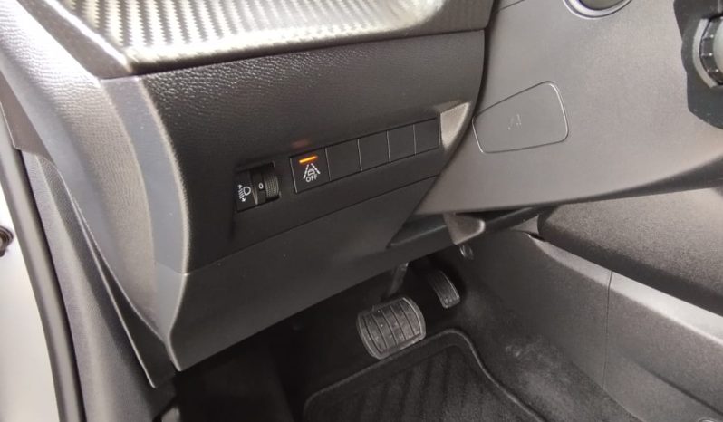 Peugeot e-208 completo