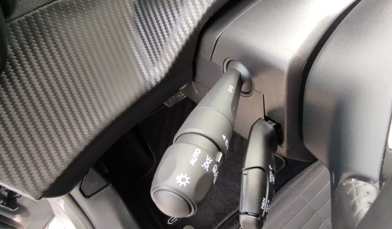 Peugeot e-208 completo