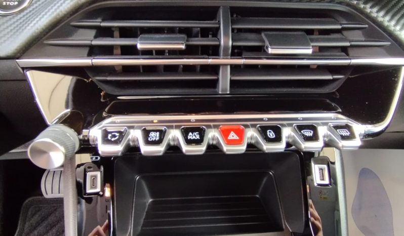 Peugeot e-208 completo