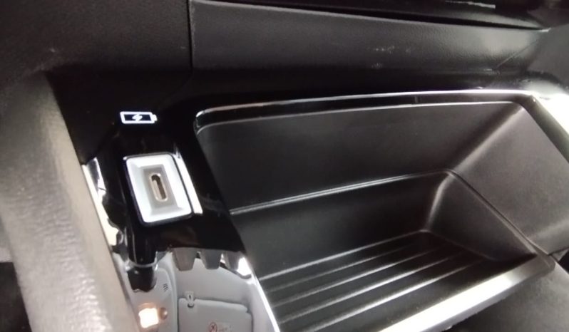 Peugeot e-208 completo