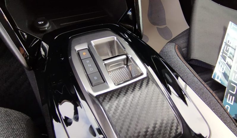 Peugeot e-208 completo