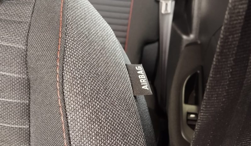 Peugeot e-208 completo