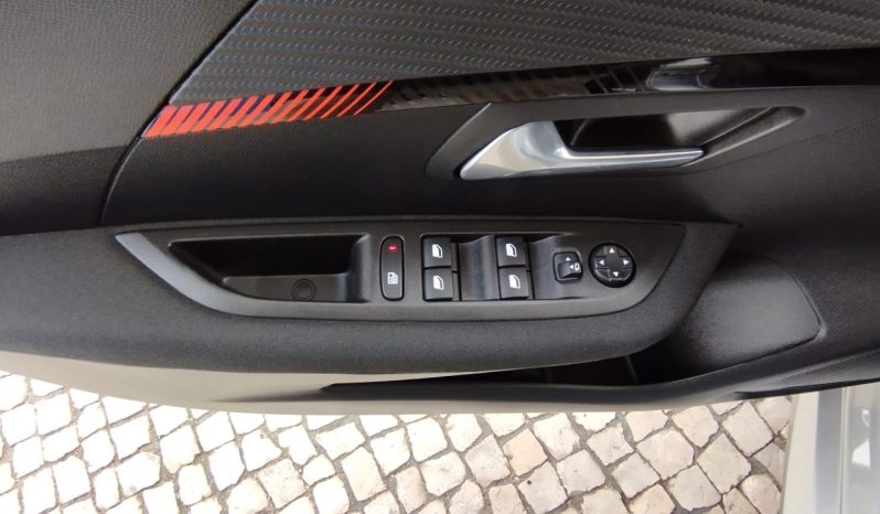 Peugeot e-208 completo