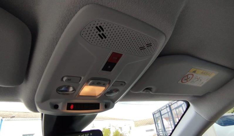 Peugeot e-208 completo