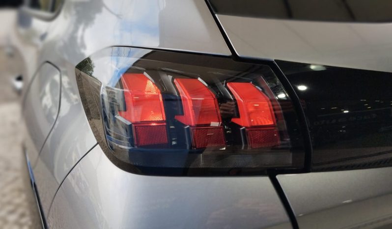 Peugeot e-208 completo