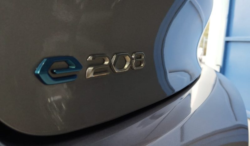 Peugeot e-208 completo