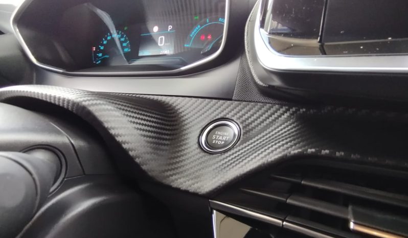 Peugeot e-208 completo