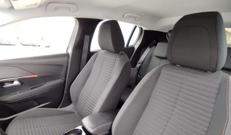 Peugeot e-208 completo