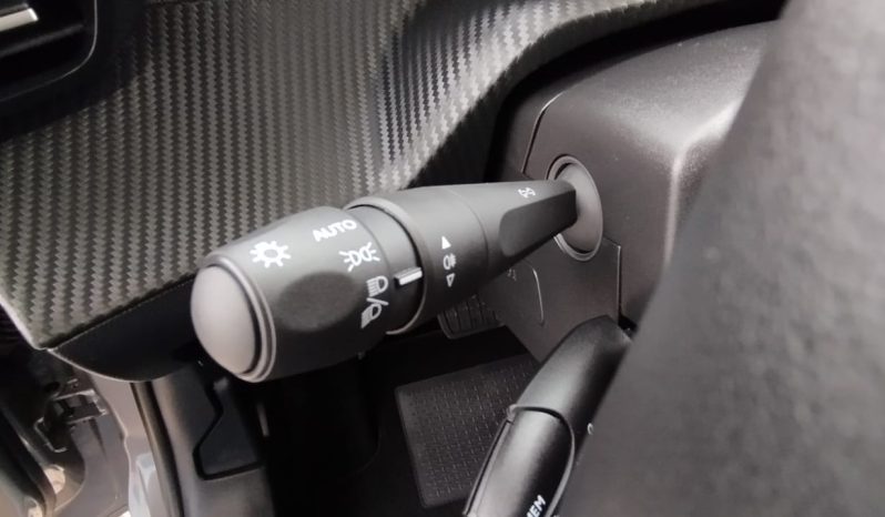 Peugeot e-208 completo