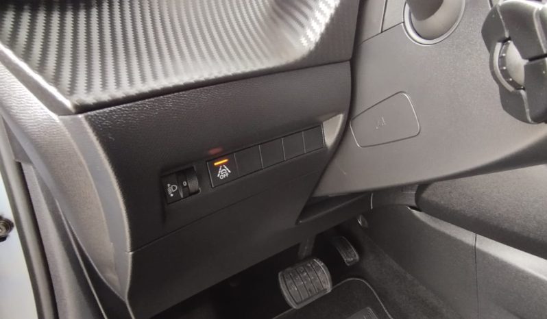 Peugeot e-208 completo