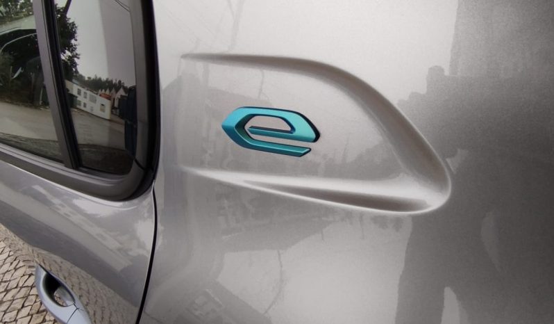 Peugeot e-208 completo