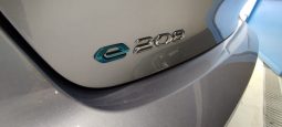 Peugeot e-208 completo