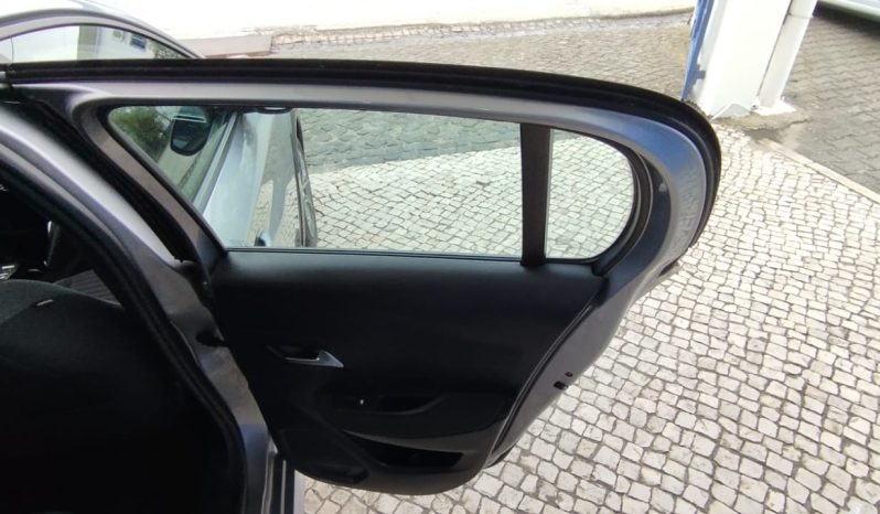 Peugeot e-208 completo