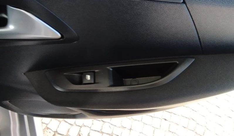 Peugeot e-208 completo