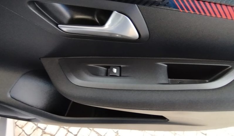 Peugeot e-208 completo