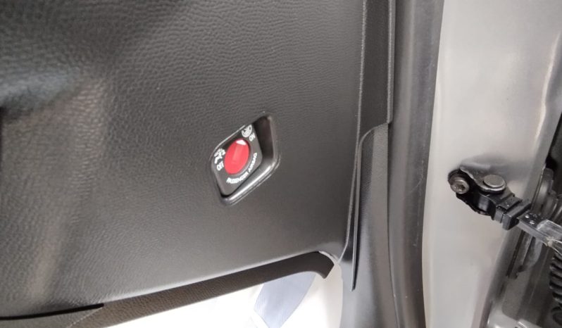 Peugeot e-208 completo