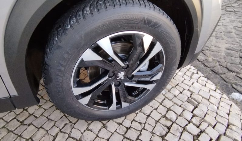 Peugeot e-2008 completo