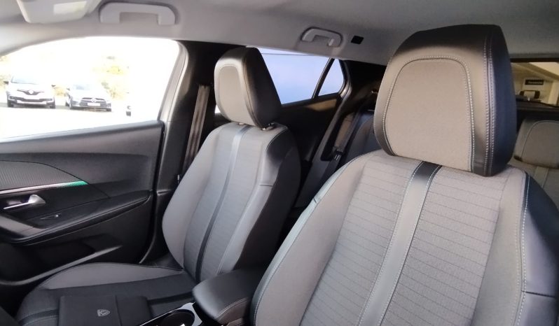 Peugeot e-2008 completo