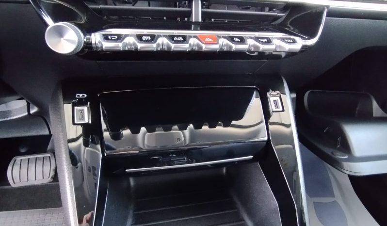 Peugeot e-2008 completo