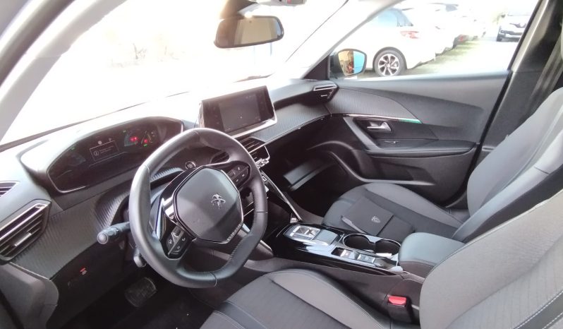 Peugeot e-2008 completo