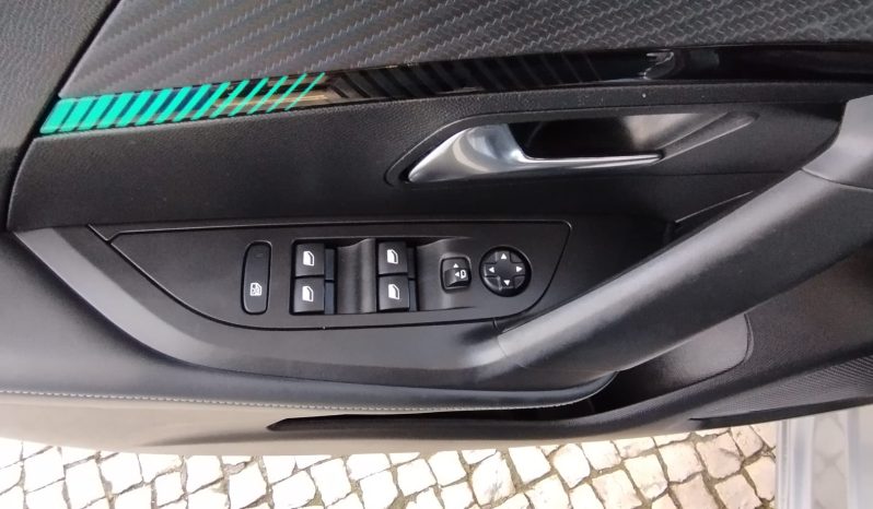 Peugeot e-2008 completo