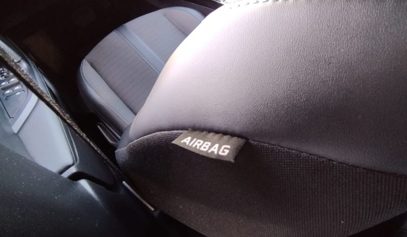 Peugeot e-2008 completo