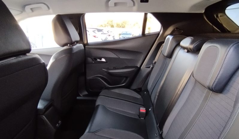 Peugeot e-2008 completo