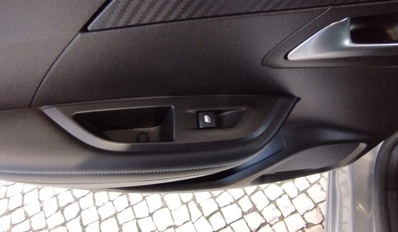 Peugeot e-2008 completo