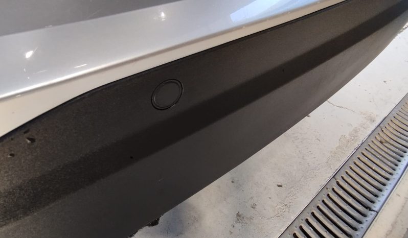 Peugeot e-2008 completo