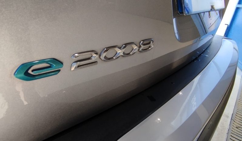 Peugeot e-2008 completo