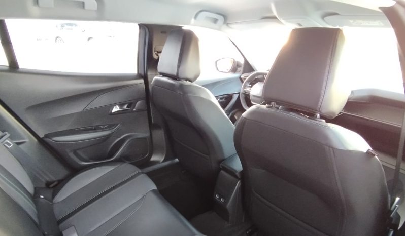 Peugeot e-2008 completo