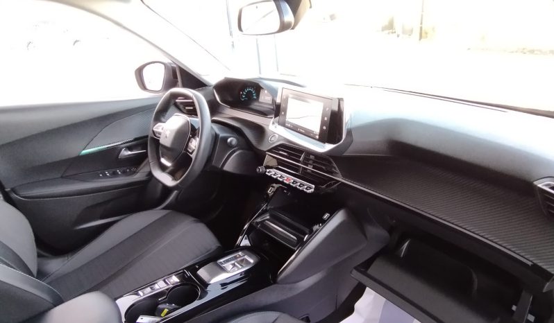 Peugeot e-2008 completo