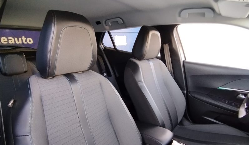 Peugeot e-2008 completo