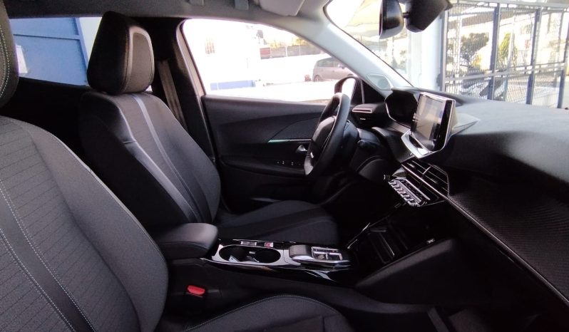 Peugeot e-2008 completo