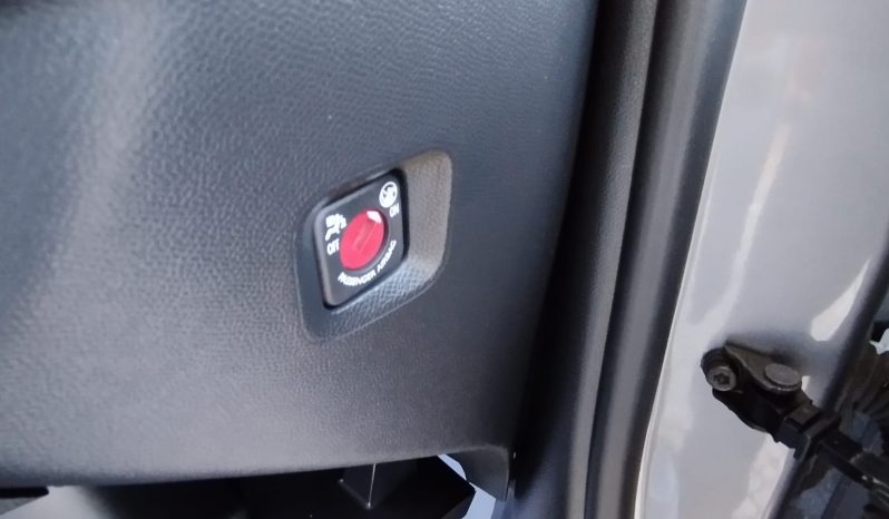 Peugeot e-2008 completo