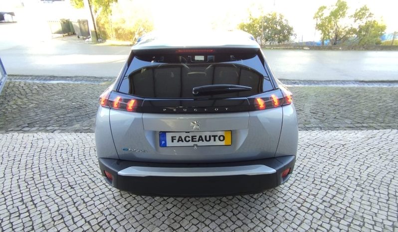 Peugeot e-2008 completo