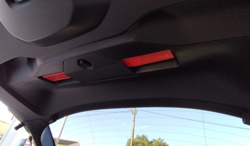 Peugeot e-2008 completo