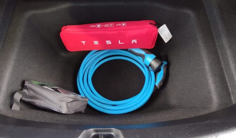 Tesla Model 3 completo