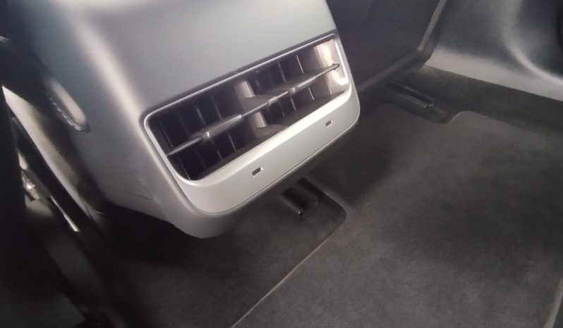 Tesla Model 3 completo