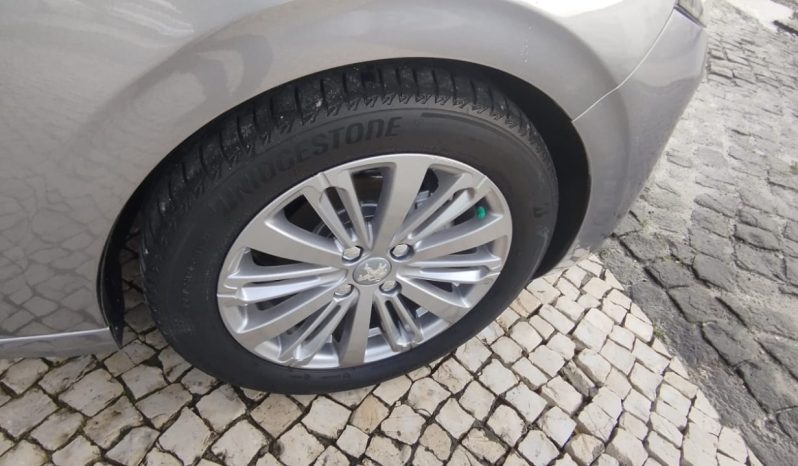 Peugeot 208 completo