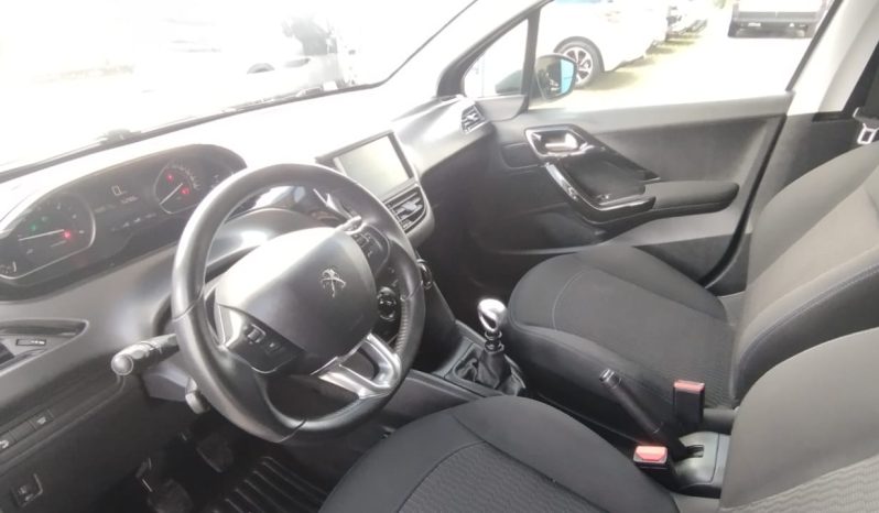Peugeot 208 completo