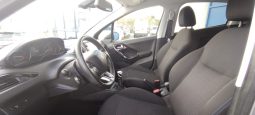 Peugeot 208 completo