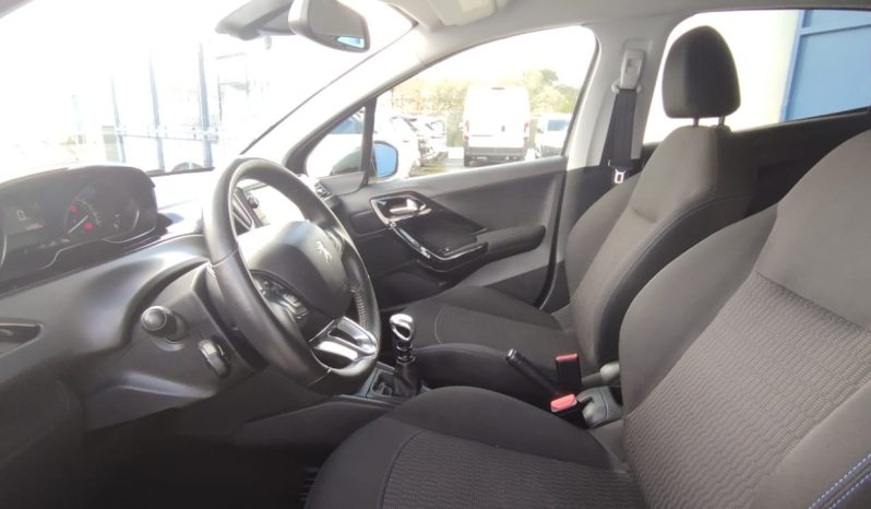 Peugeot 208 completo
