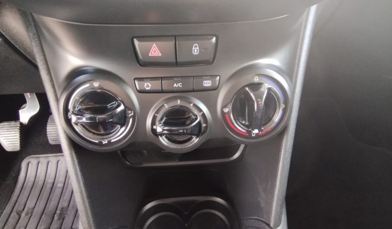 Peugeot 208 completo