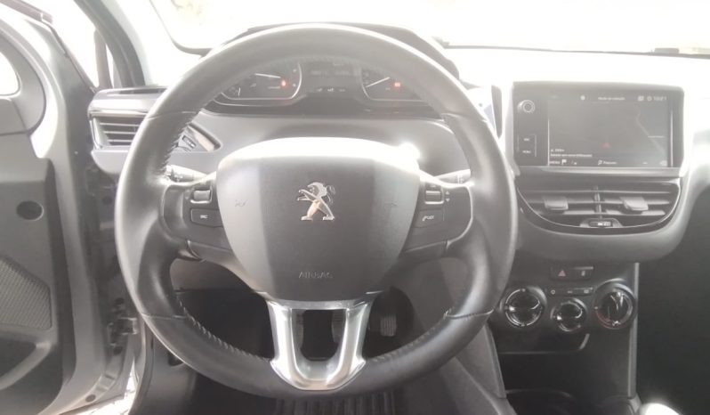 Peugeot 208 completo