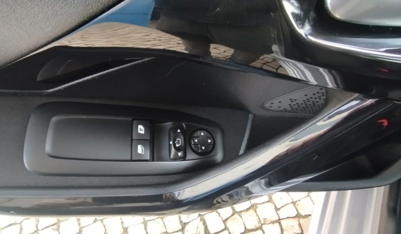 Peugeot 208 completo