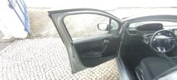 Peugeot 208 completo
