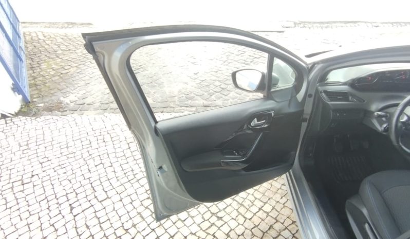 Peugeot 208 completo