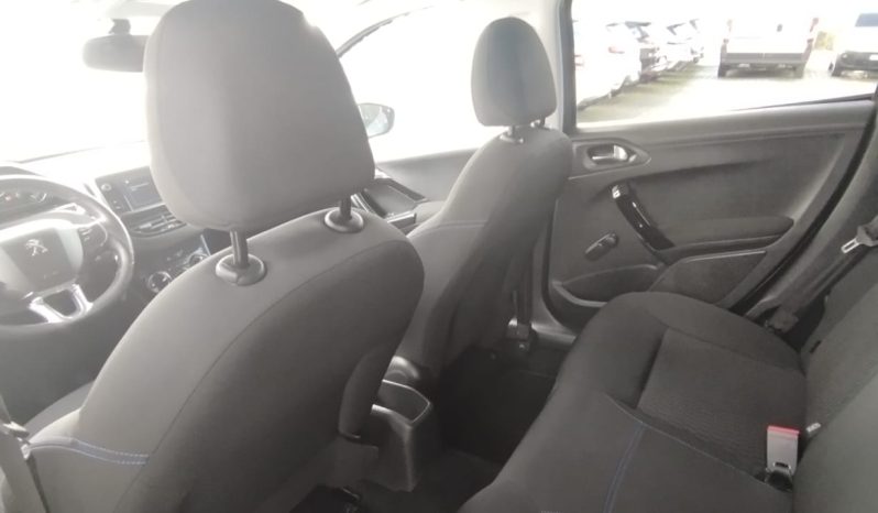 Peugeot 208 completo