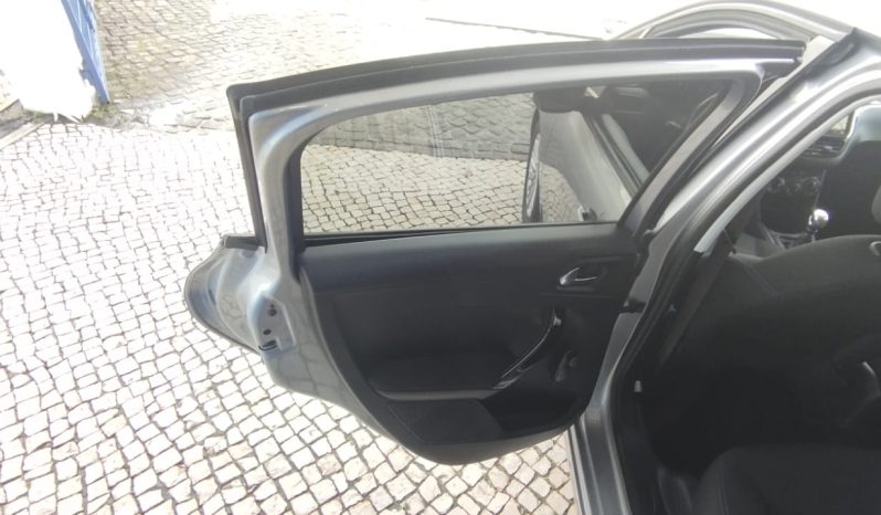 Peugeot 208 completo